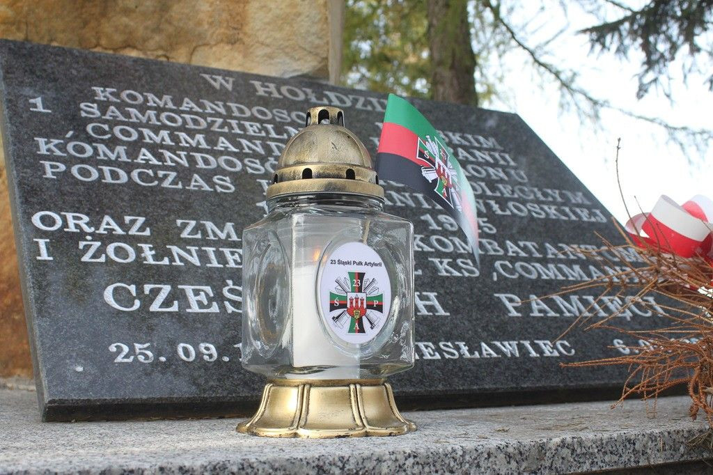 Artylerzyści pamiętali o zmarłych kolegach i żołnierzach poległych na wojnie