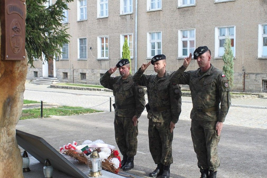 Artylerzyści pamiętali o zmarłych kolegach i żołnierzach poległych na wojnie