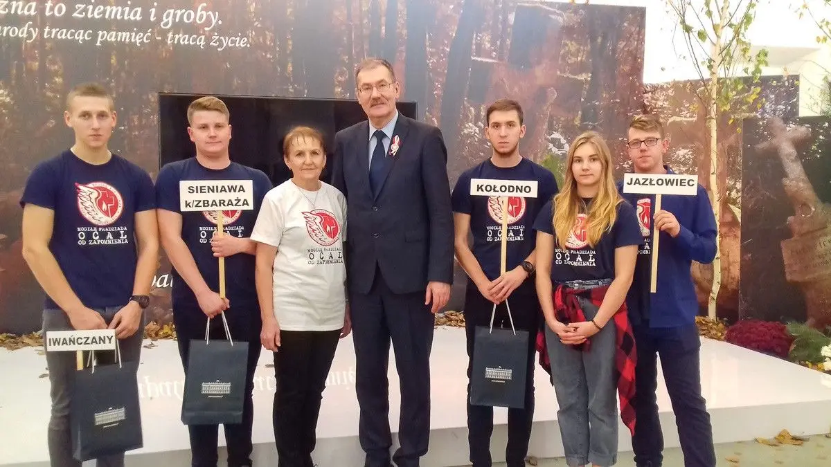 Wolontariusze akcji ratowania polskich nekropolii z wizytą u prezydenta RP