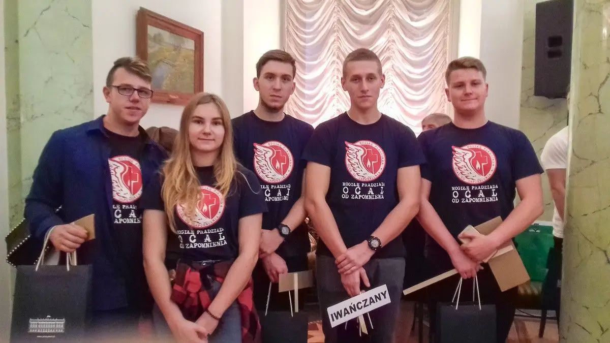 Wolontariusze akcji ratowania polskich nekropolii z wizytą u prezydenta RP