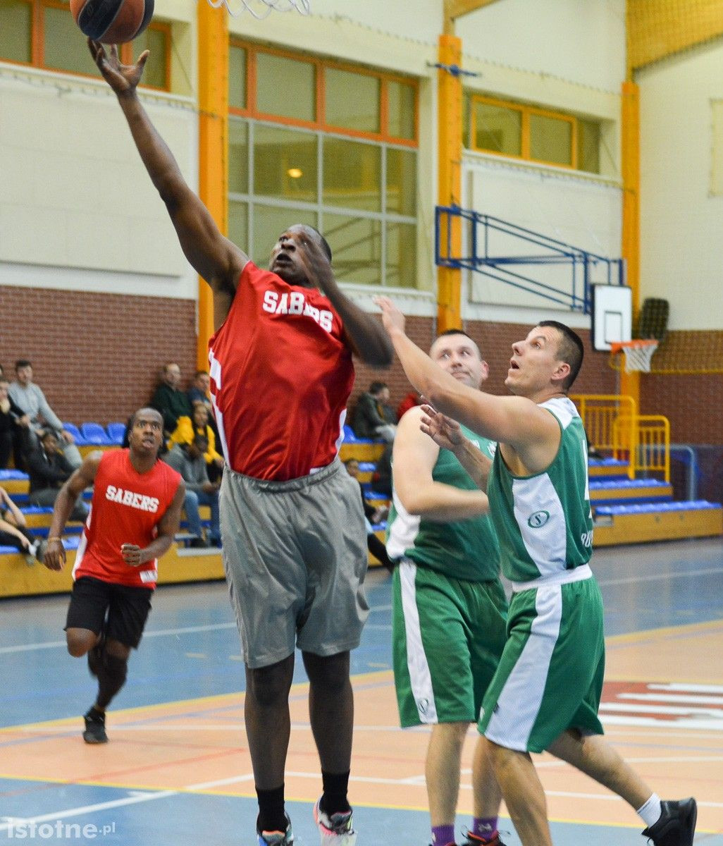 Żołnierze US Army i 23 Pułku Artylerii meczem koszykówki uczcili Święto Niepodległości