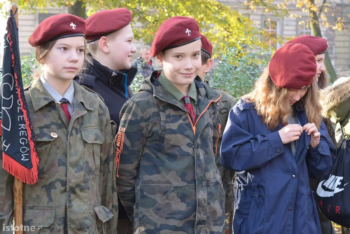 Tzw. park Waryńskiego w Bolesławcu wreszcie nosi właściwe imię – hm. Huberta Bonina
