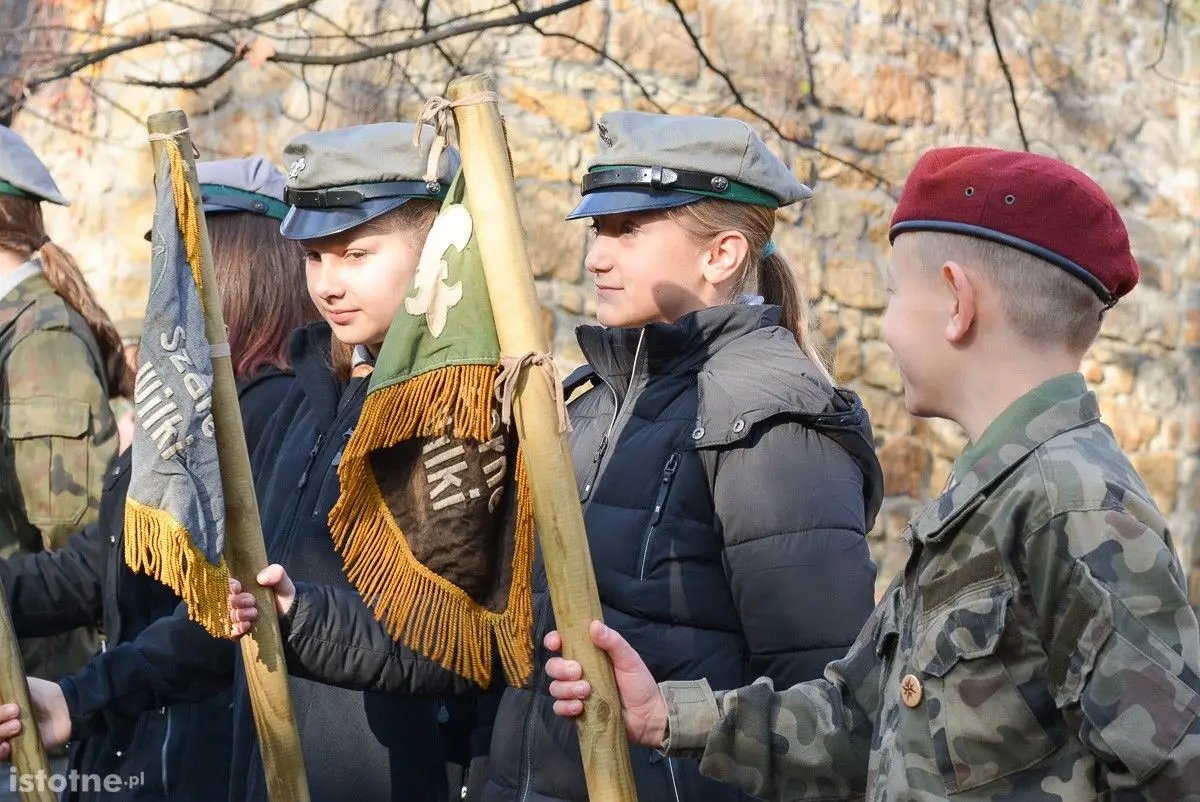 Tzw. park Waryńskiego w Bolesławcu wreszcie nosi właściwe imię – hm. Huberta Bonina