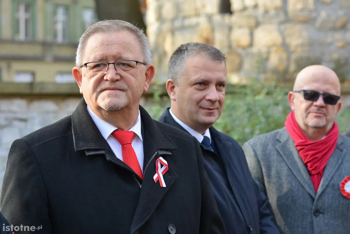 Tzw. park Waryńskiego w Bolesławcu wreszcie nosi właściwe imię – hm. Huberta Bonina