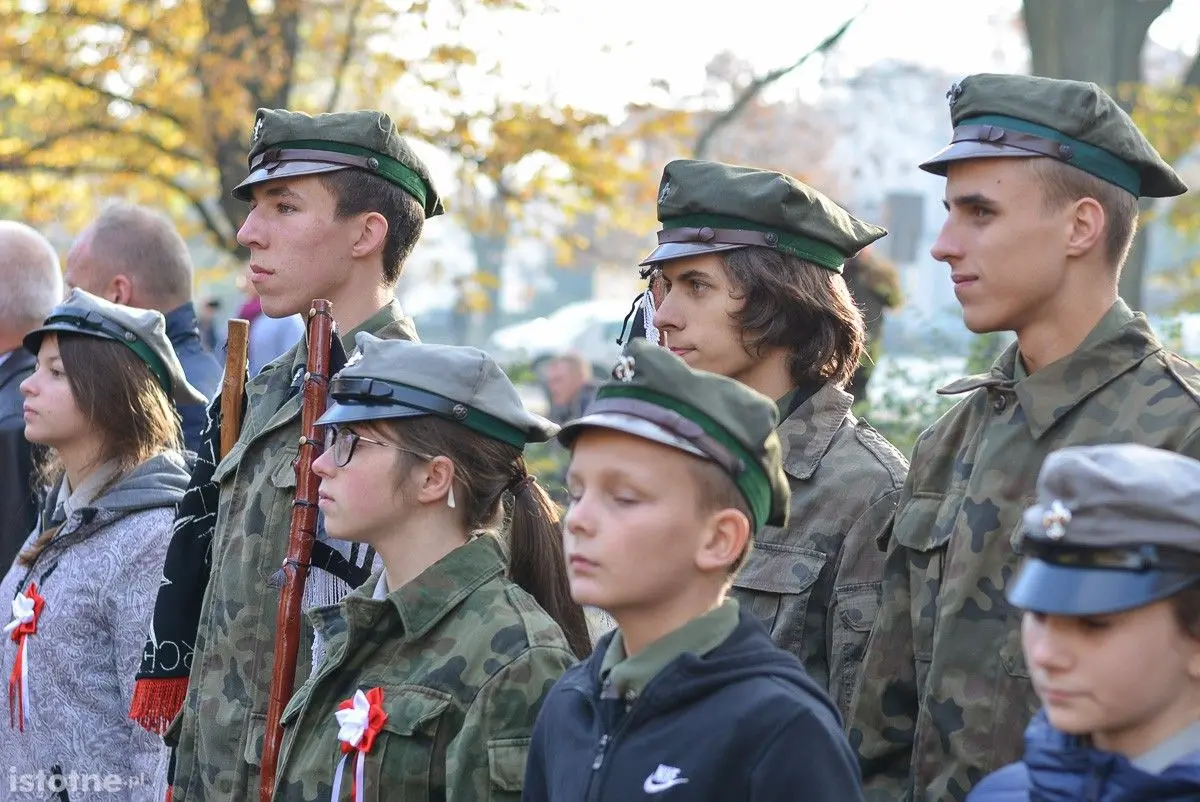 Tzw. park Waryńskiego w Bolesławcu wreszcie nosi właściwe imię – hm. Huberta Bonina
