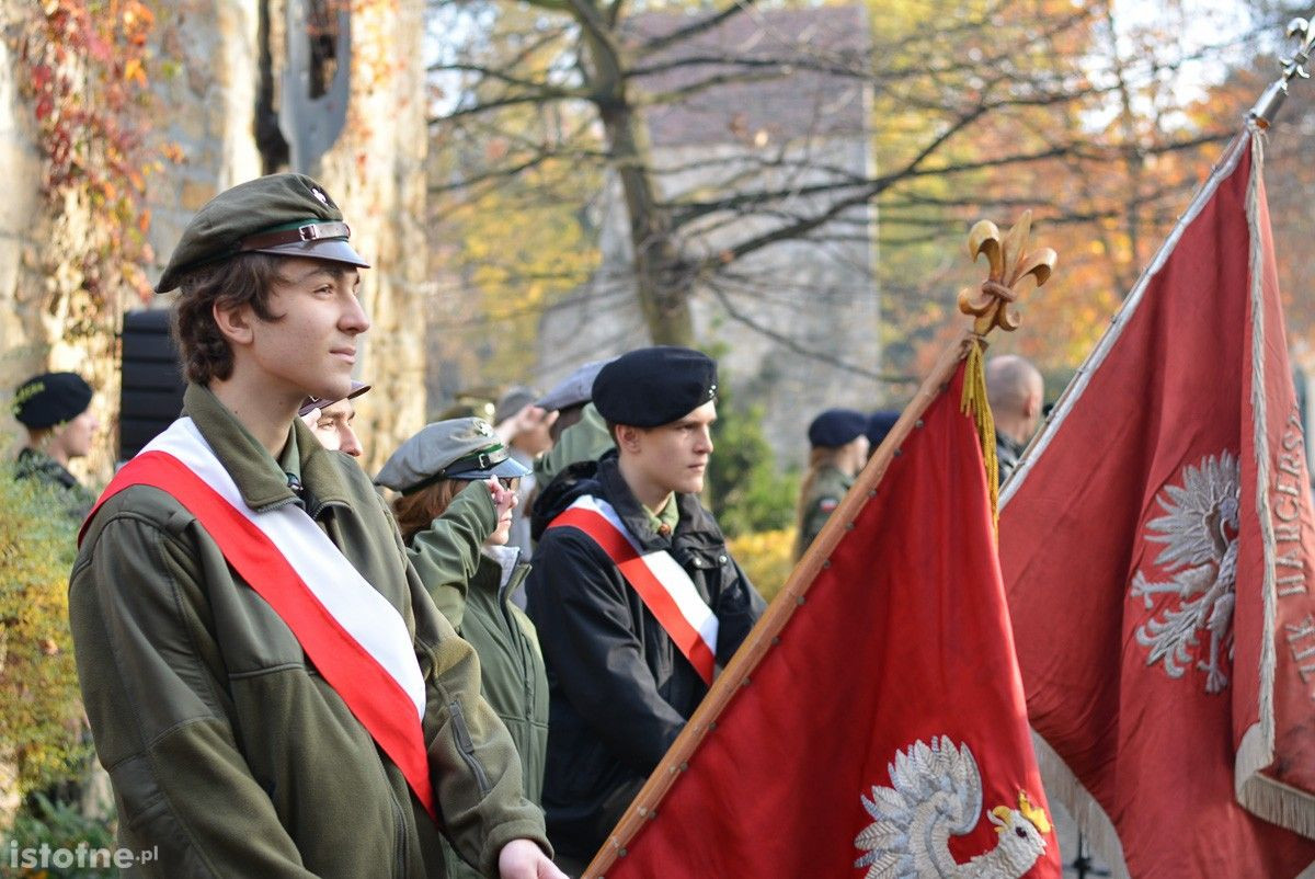 Tzw. park Waryńskiego w Bolesławcu wreszcie nosi właściwe imię – hm. Huberta Bonina