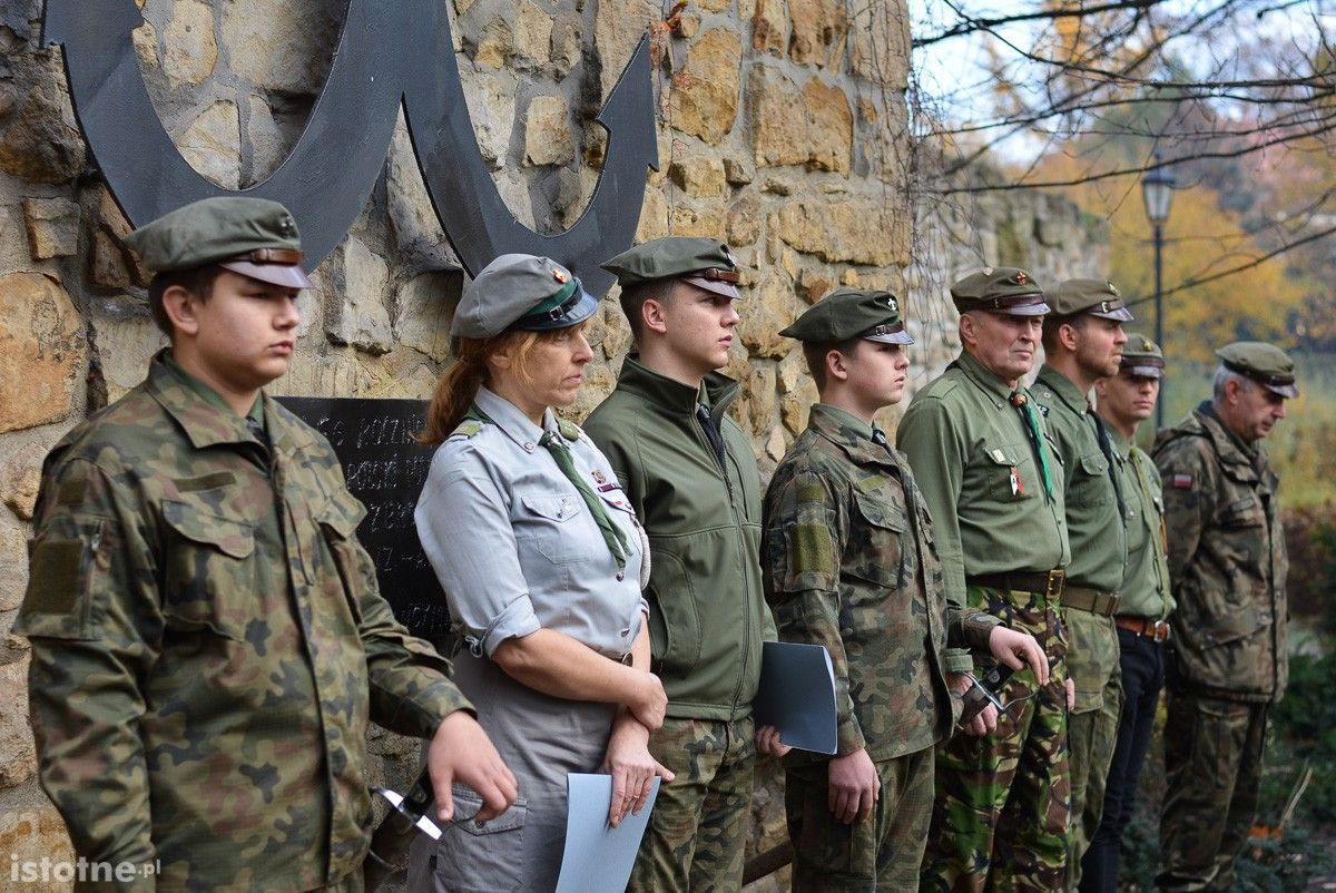 Tzw. park Waryńskiego w Bolesławcu wreszcie nosi właściwe imię – hm. Huberta Bonina