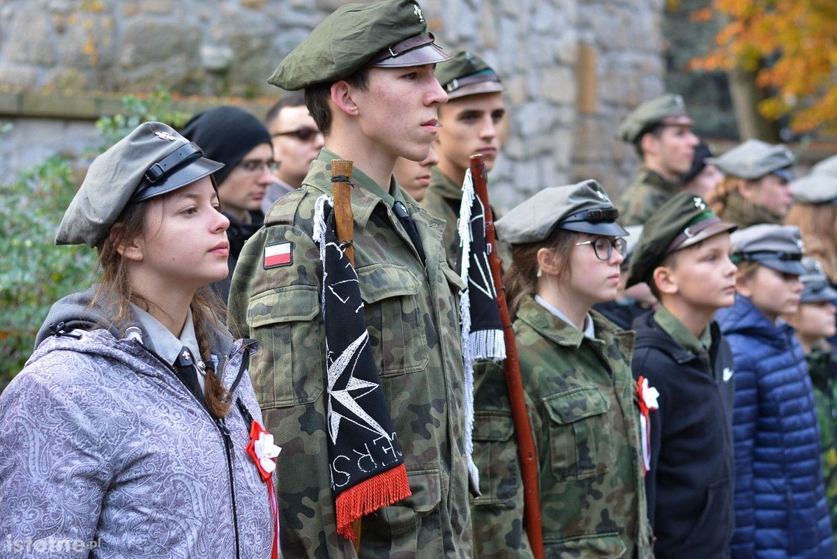 Tzw. park Waryńskiego w Bolesławcu wreszcie nosi właściwe imię – hm. Huberta Bonina