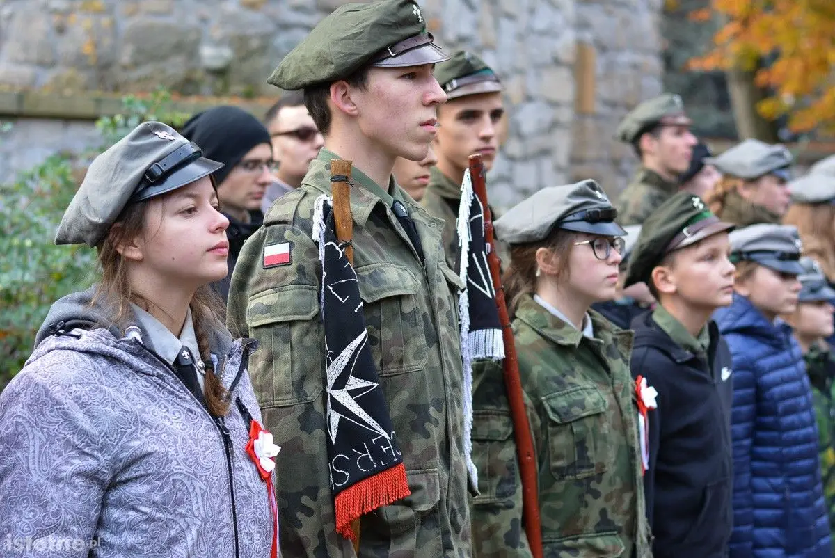 Tzw. park Waryńskiego w Bolesławcu wreszcie nosi właściwe imię – hm. Huberta Bonina