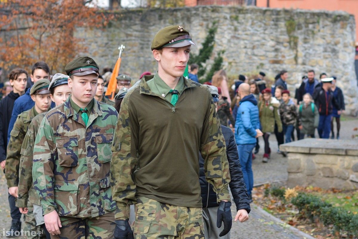 Tzw. park Waryńskiego w Bolesławcu wreszcie nosi właściwe imię – hm. Huberta Bonina
