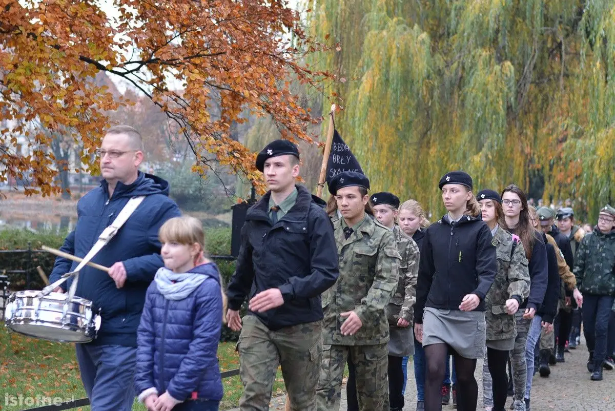Tzw. park Waryńskiego w Bolesławcu wreszcie nosi właściwe imię – hm. Huberta Bonina