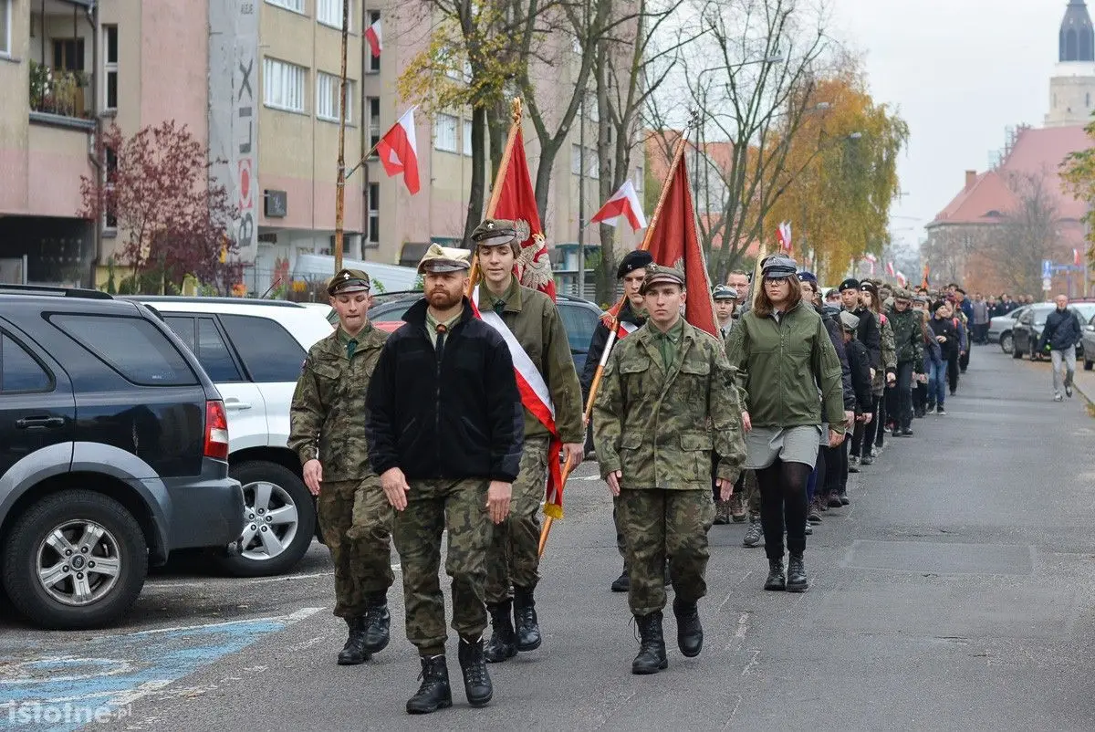 Tzw. park Waryńskiego w Bolesławcu wreszcie nosi właściwe imię – hm. Huberta Bonina