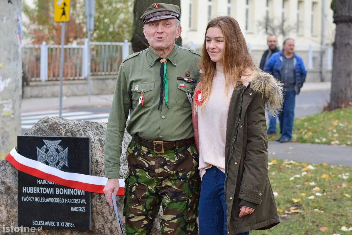 Tzw. park Waryńskiego w Bolesławcu wreszcie nosi właściwe imię – hm. Huberta Bonina