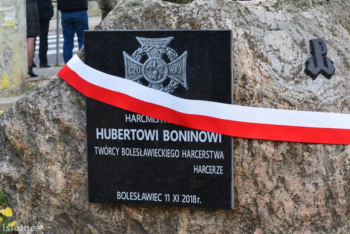 Tzw. park Waryńskiego w Bolesławcu wreszcie nosi właściwe imię – hm. Huberta Bonina