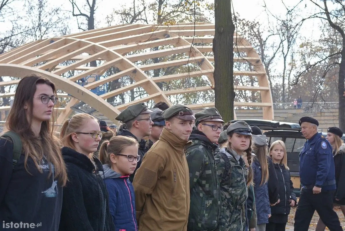 Tzw. park Waryńskiego w Bolesławcu wreszcie nosi właściwe imię – hm. Huberta Bonina