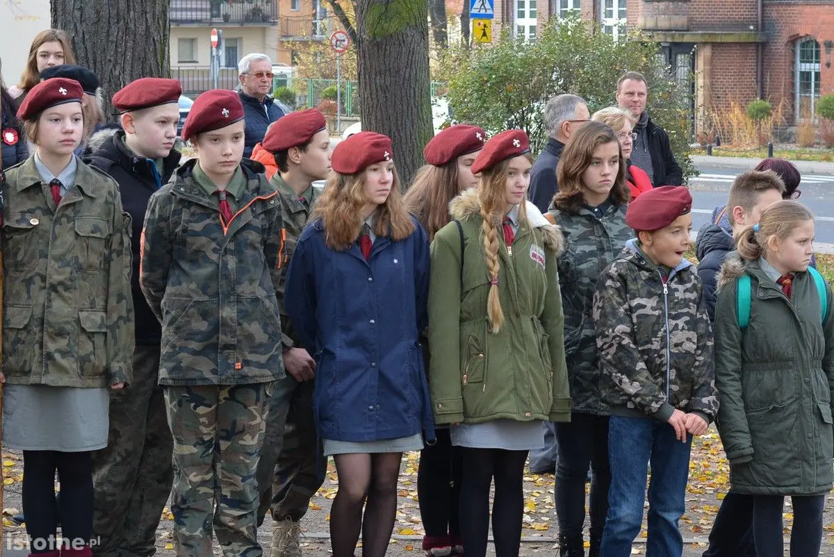 Tzw. park Waryńskiego w Bolesławcu wreszcie nosi właściwe imię – hm. Huberta Bonina