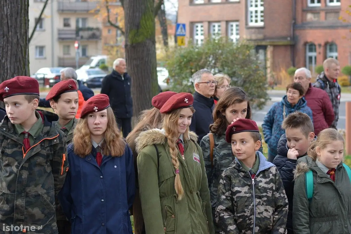Tzw. park Waryńskiego w Bolesławcu wreszcie nosi właściwe imię – hm. Huberta Bonina