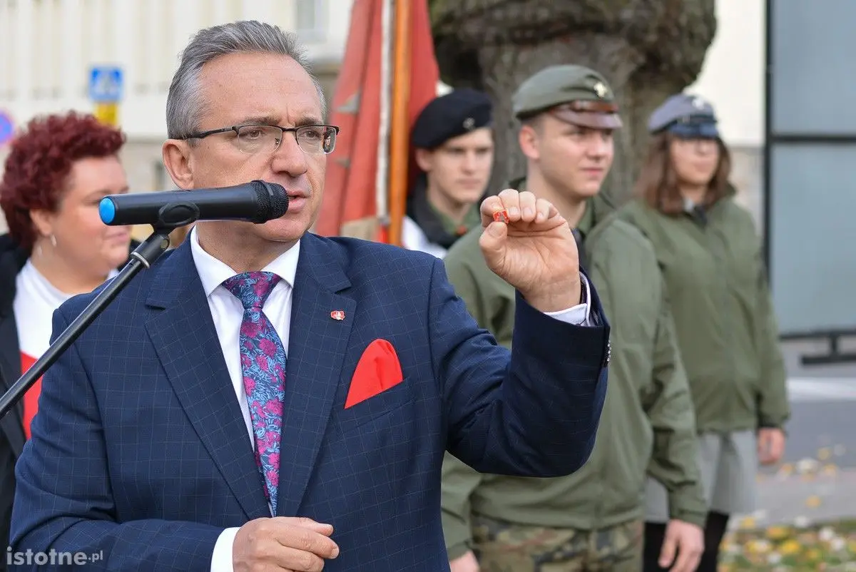 Tzw. park Waryńskiego w Bolesławcu wreszcie nosi właściwe imię – hm. Huberta Bonina