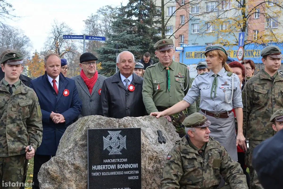 Tzw. park Waryńskiego w Bolesławcu wreszcie nosi właściwe imię – hm. Huberta Bonina