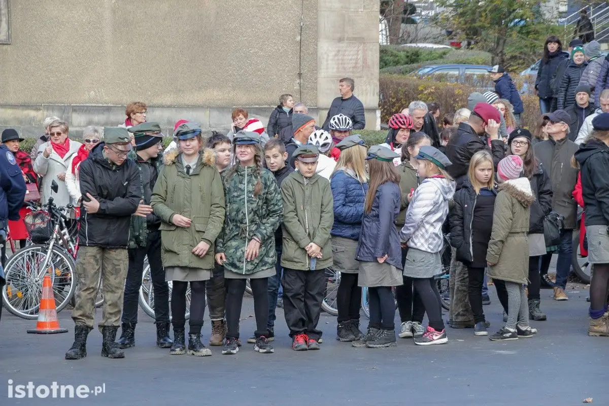 Uroczystość odsłonięcia pomnika 100-lecia Odzyskania Niepodległości
