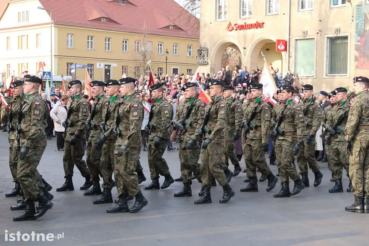 Uroczystość odsłonięcia pomnika 100-lecia Odzyskania Niepodległości