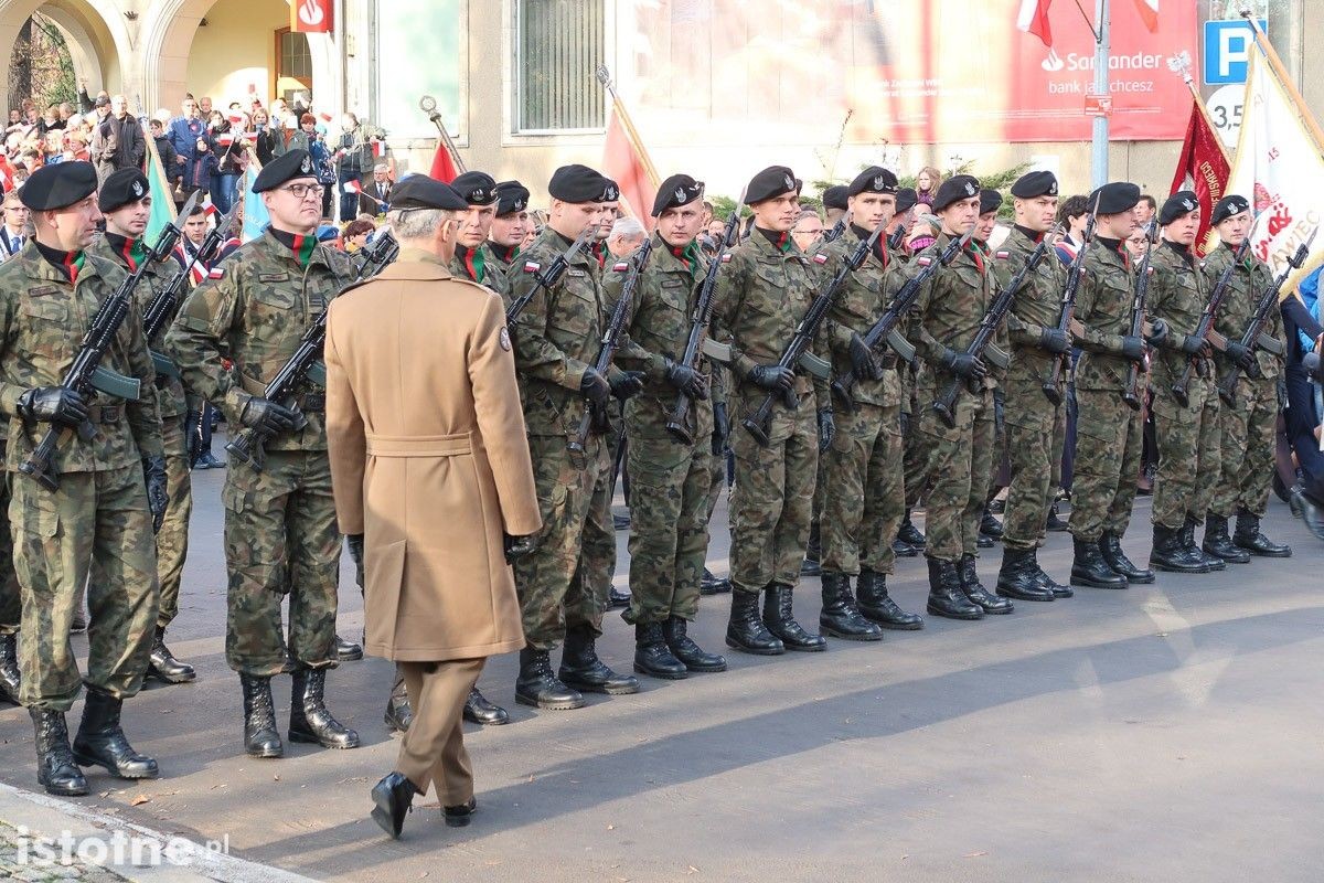 Uroczystość odsłonięcia pomnika 100-lecia Odzyskania Niepodległości