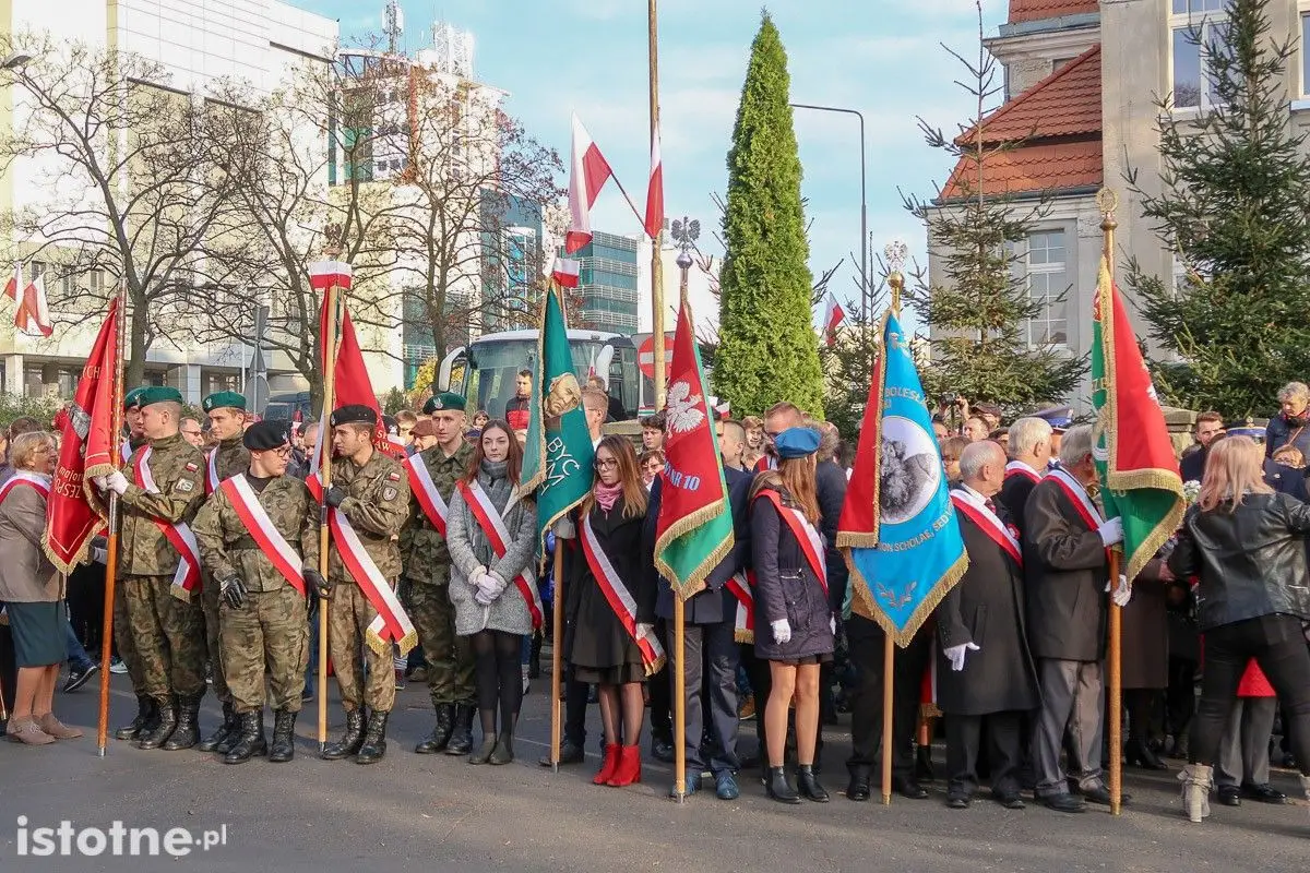 Uroczystość odsłonięcia pomnika 100-lecia Odzyskania Niepodległości