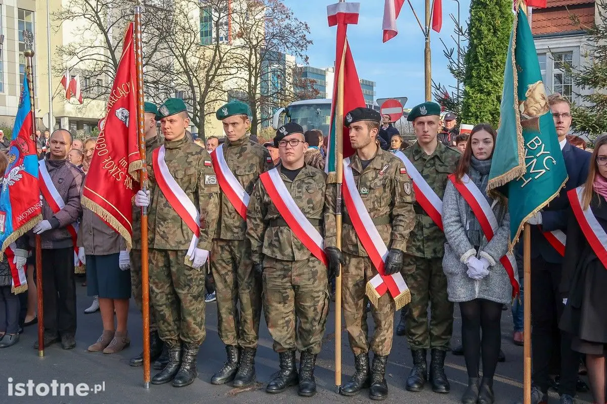 Uroczystość odsłonięcia pomnika 100-lecia Odzyskania Niepodległości