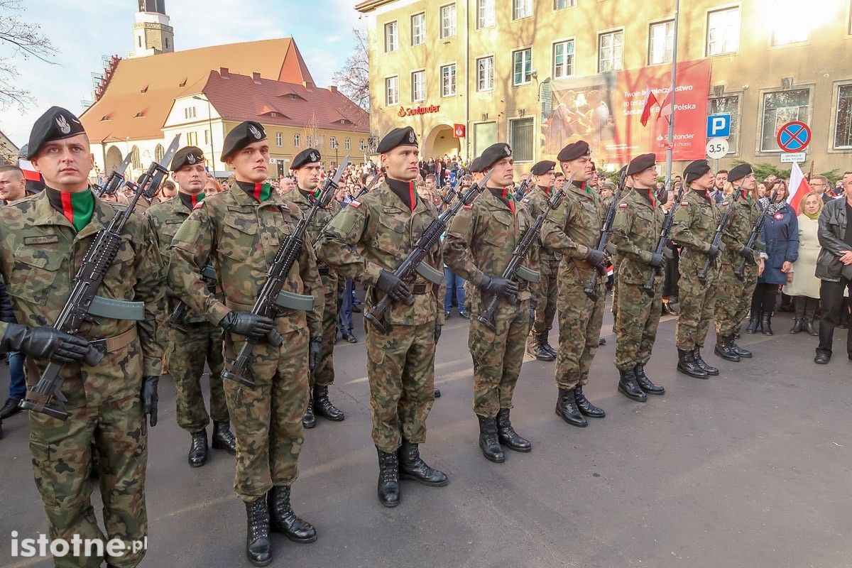 Uroczystość odsłonięcia pomnika 100-lecia Odzyskania Niepodległości