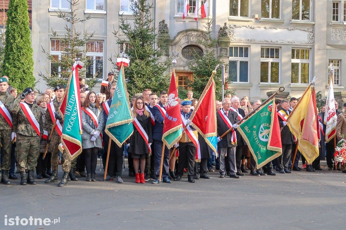 Uroczystość odsłonięcia pomnika 100-lecia Odzyskania Niepodległości
