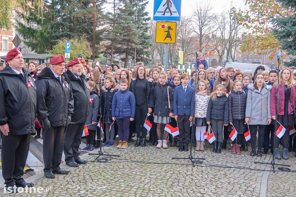 Uroczystość odsłonięcia pomnika 100-lecia Odzyskania Niepodległości