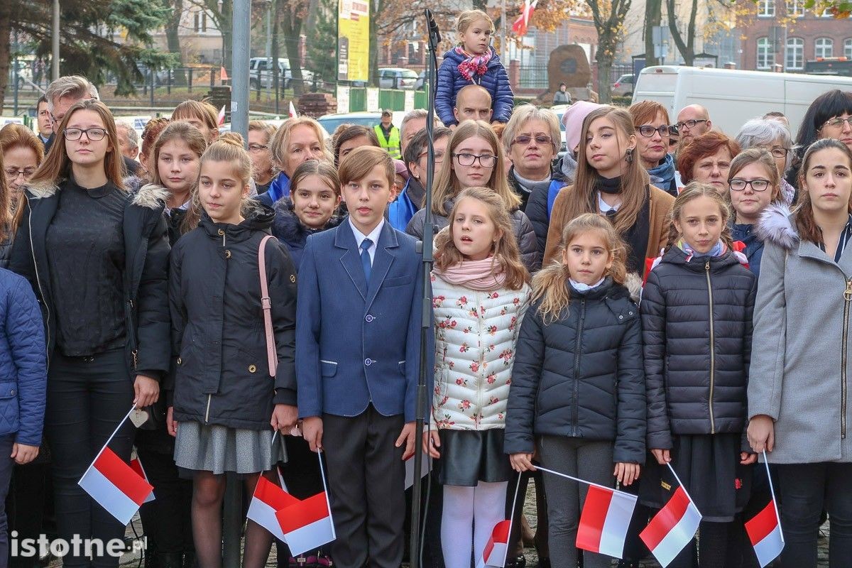 Uroczystość odsłonięcia pomnika 100-lecia Odzyskania Niepodległości