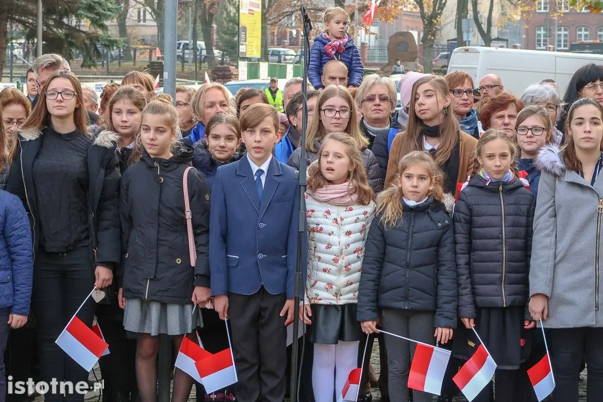 Uroczystość odsłonięcia pomnika 100-lecia Odzyskania Niepodległości
