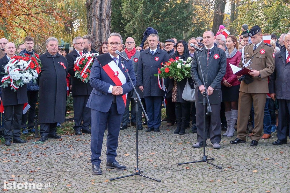 Uroczystość odsłonięcia pomnika 100-lecia Odzyskania Niepodległości