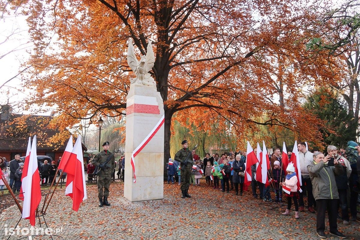 Uroczystość odsłonięcia pomnika 100-lecia Odzyskania Niepodległości