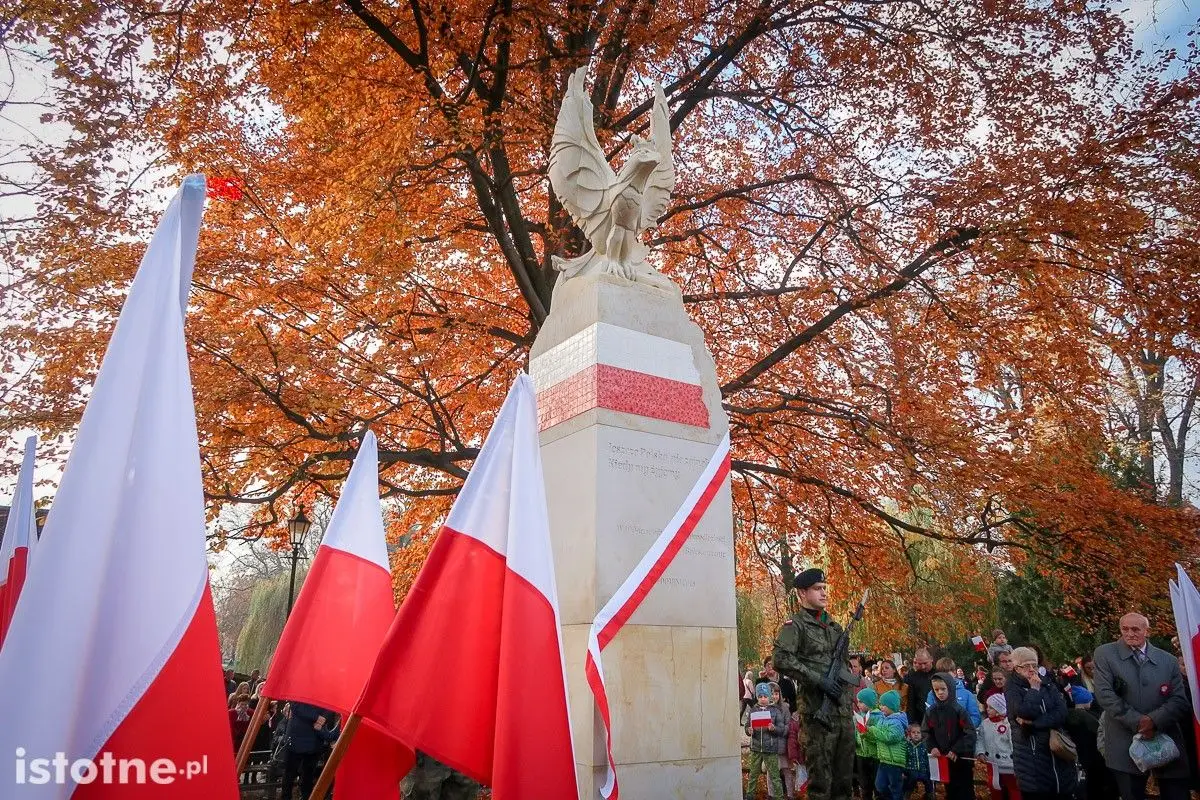 Uroczystość odsłonięcia pomnika 100-lecia Odzyskania Niepodległości