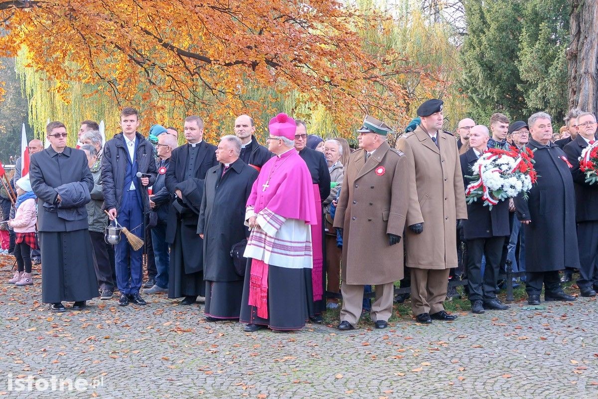 Uroczystość odsłonięcia pomnika 100-lecia Odzyskania Niepodległości