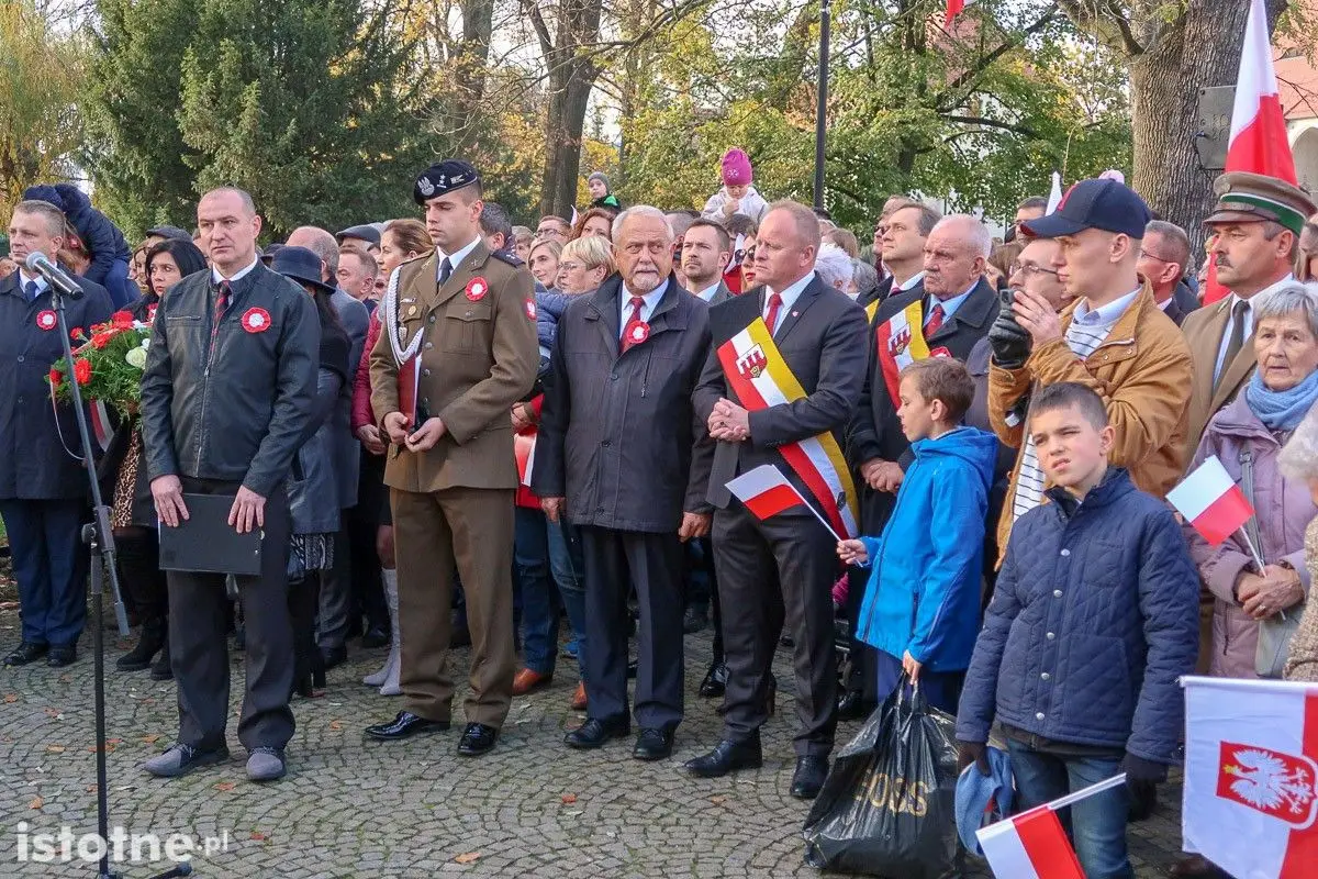 Uroczystość odsłonięcia pomnika 100-lecia Odzyskania Niepodległości