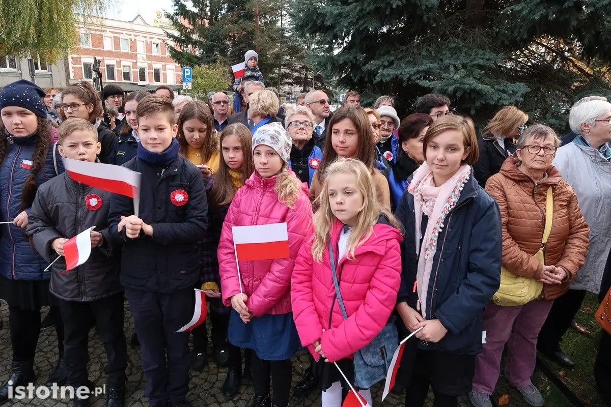 Uroczystość odsłonięcia pomnika 100-lecia Odzyskania Niepodległości