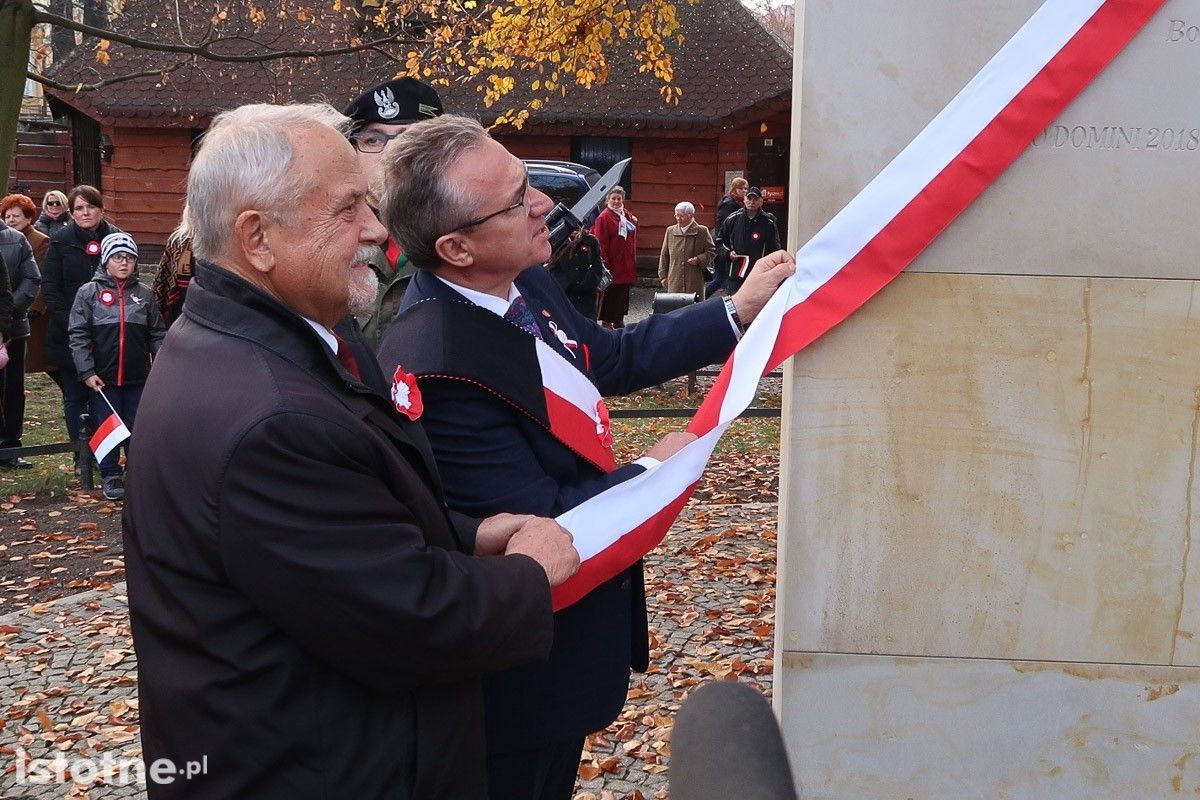 Uroczystość odsłonięcia pomnika 100-lecia Odzyskania Niepodległości