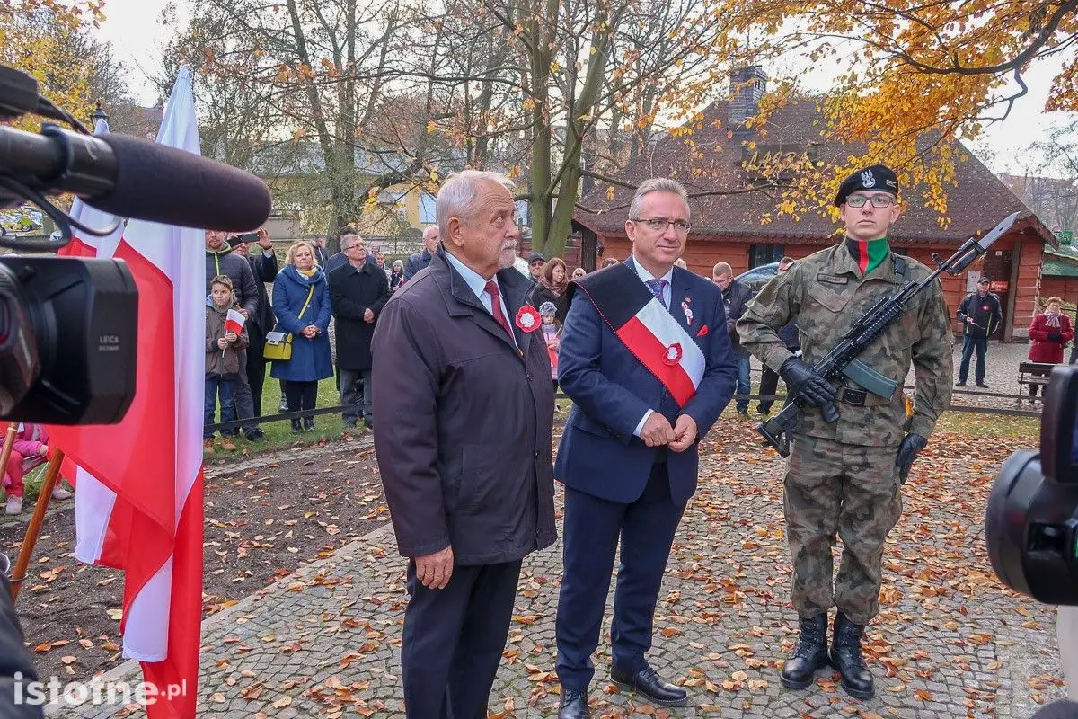 Uroczystość odsłonięcia pomnika 100-lecia Odzyskania Niepodległości