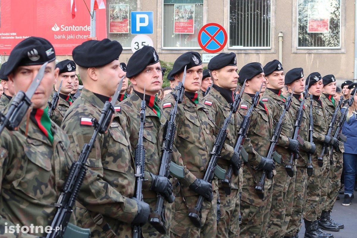 Uroczystość odsłonięcia pomnika 100-lecia Odzyskania Niepodległości