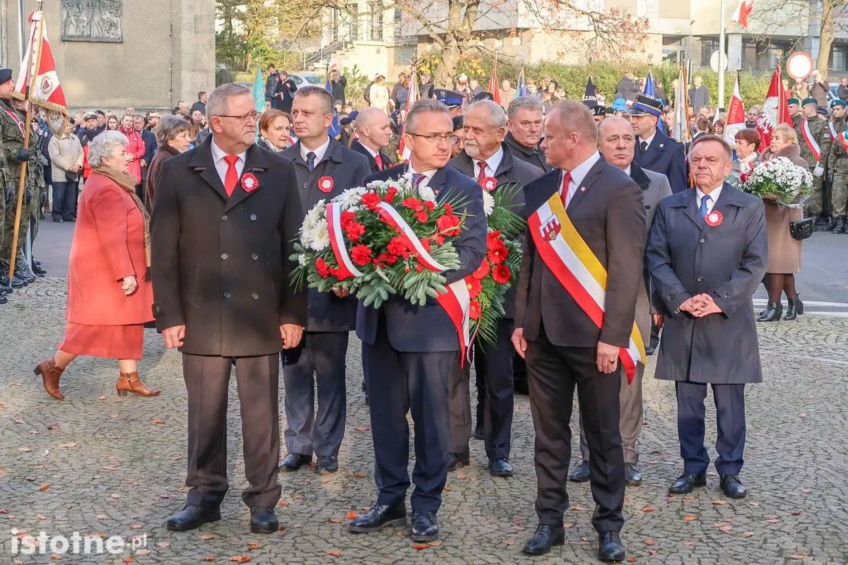 Uroczystość odsłonięcia pomnika 100-lecia Odzyskania Niepodległości