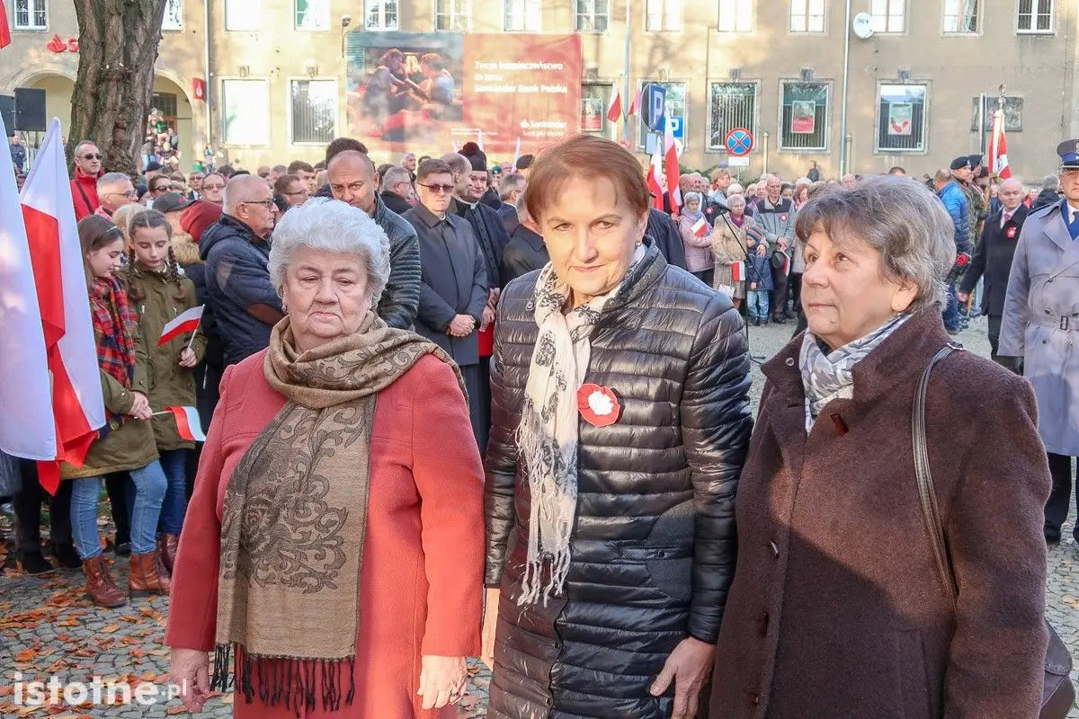 Uroczystość odsłonięcia pomnika 100-lecia Odzyskania Niepodległości