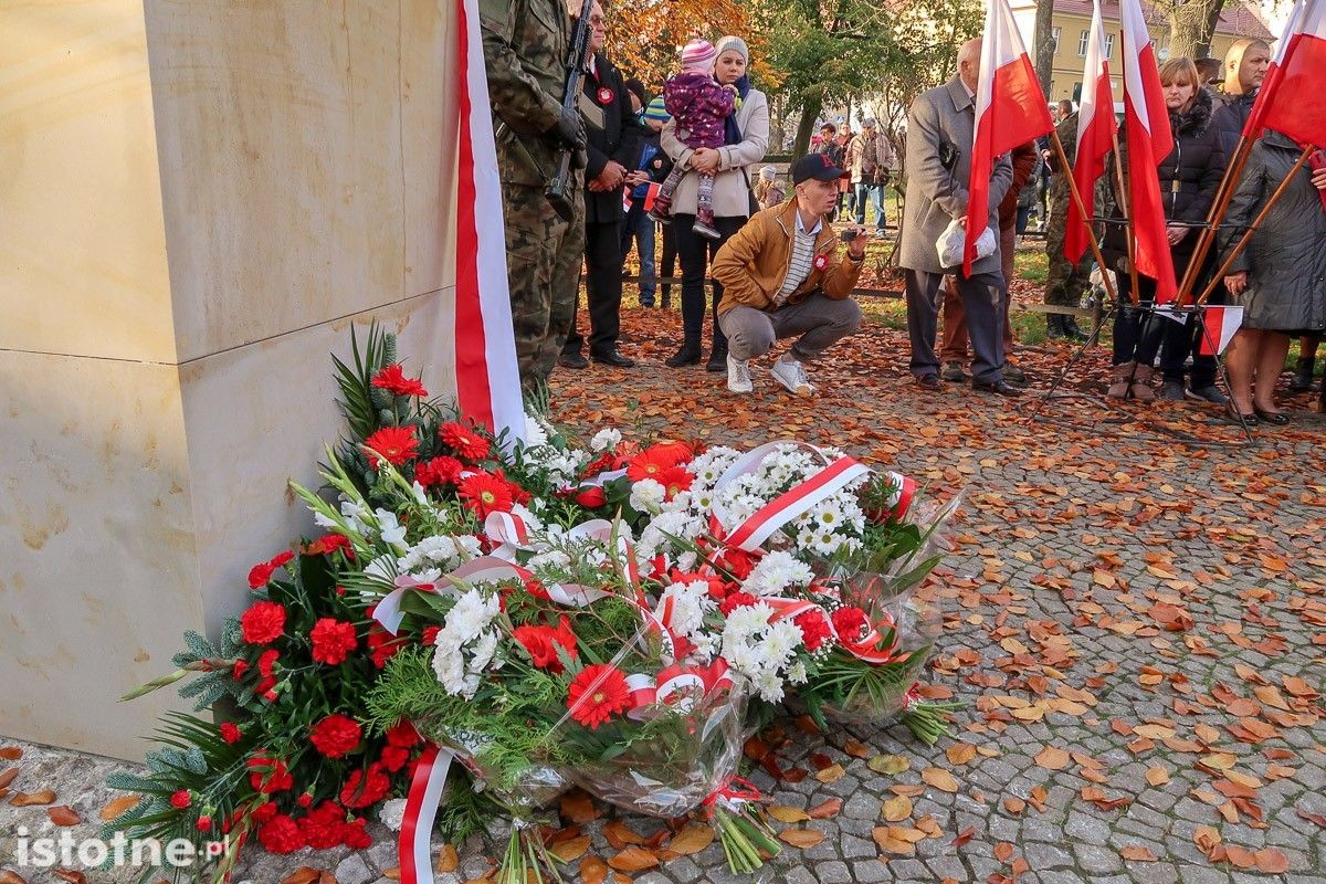 Uroczystość odsłonięcia pomnika 100-lecia Odzyskania Niepodległości