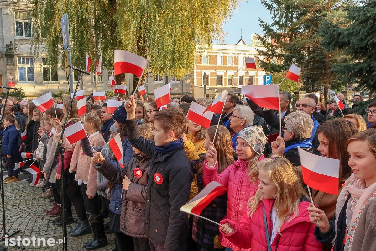 Uroczystość odsłonięcia pomnika 100-lecia Odzyskania Niepodległości