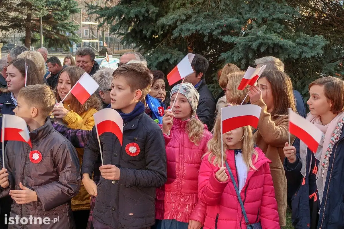 Uroczystość odsłonięcia pomnika 100-lecia Odzyskania Niepodległości