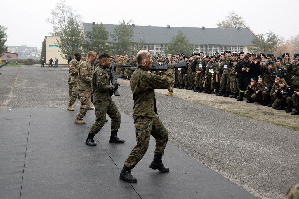 Turniej strzelecki i Zawody sportowo-obronne z okazji 100-lecia Odzyskania Niepodległości w obiektach szkoleniowych 23 Śląskiego Pułku Artylerii w Bolesławcu