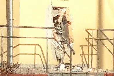 Wysadzili bankomat w Gromadce, trwa liczenie strat