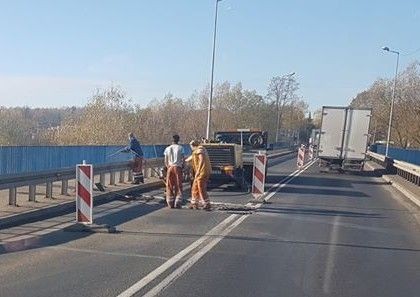 Prace drogowe na moście w Bolesławcu